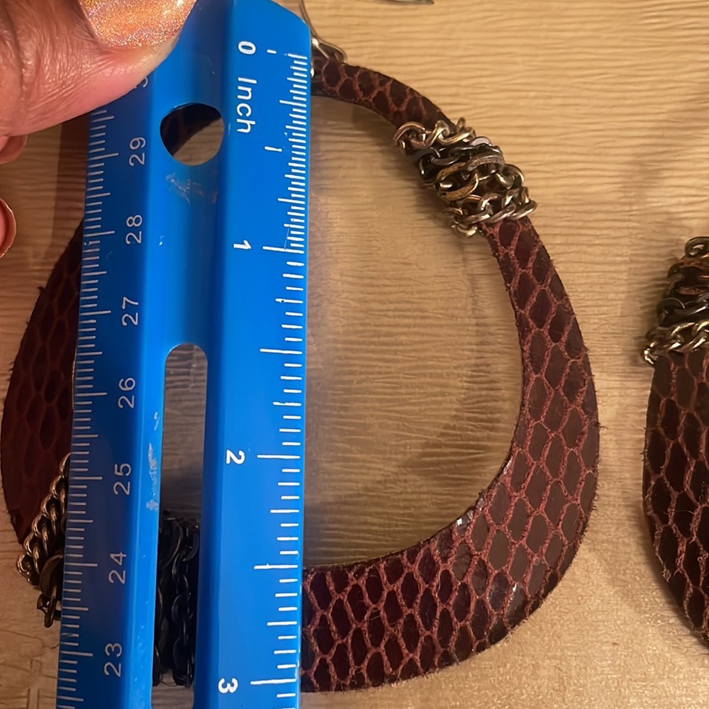 Triangular Hoop Earrings - Picture 3 of 10
